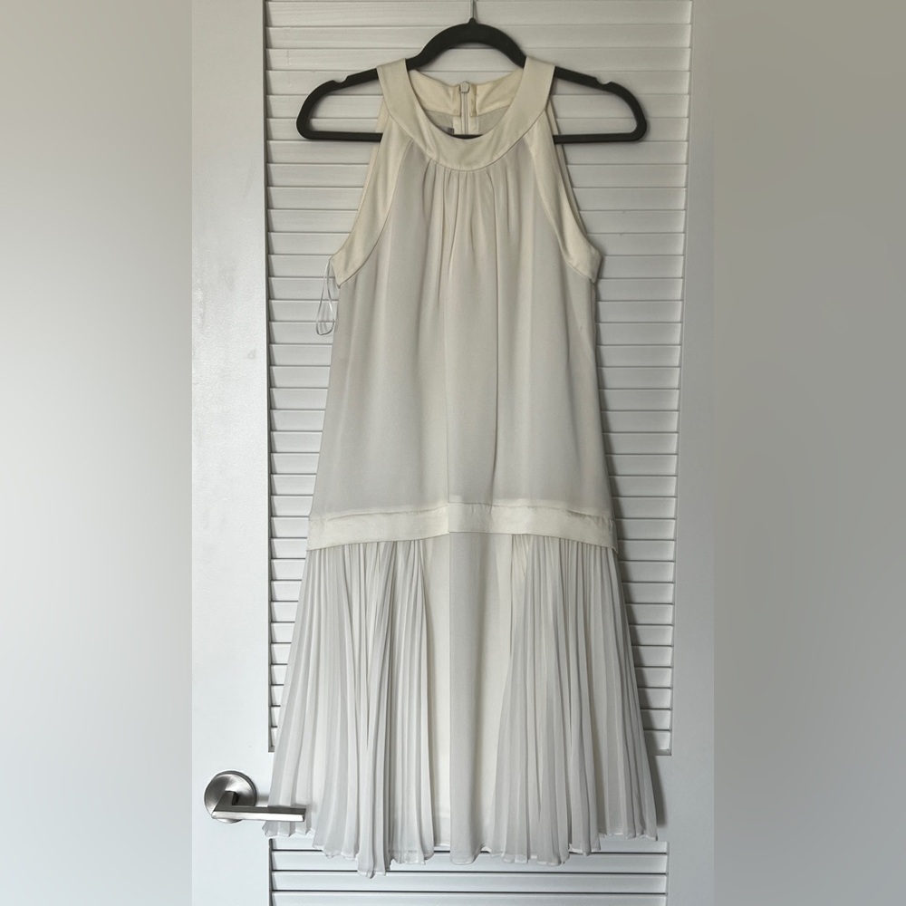 Elegant White Sleeveless Dress